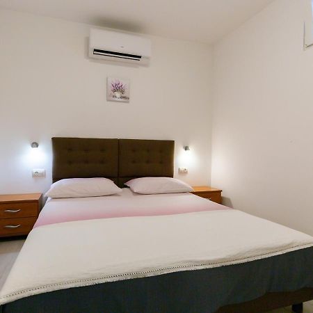 Amoroso Apartment 200M From Sea Porec Esterno foto