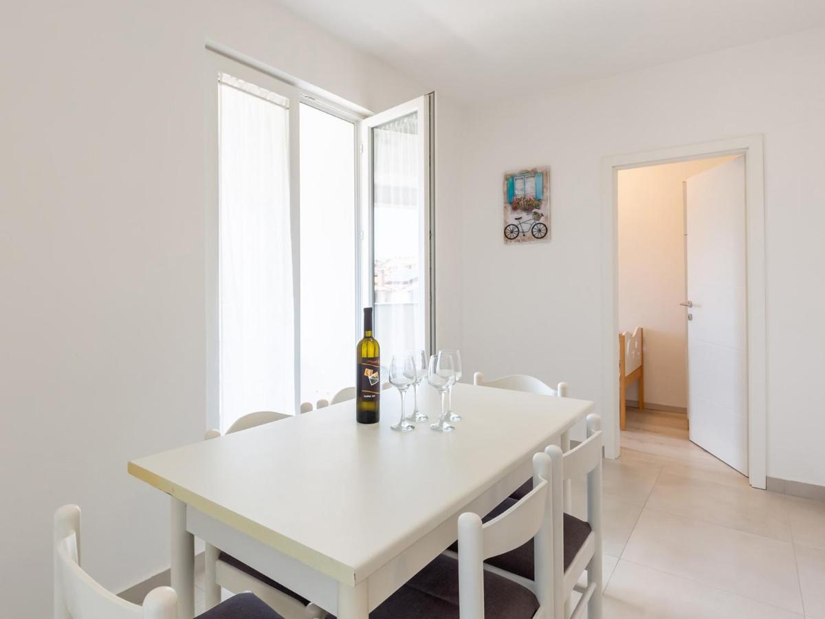 Amoroso Apartment 200M From Sea Porec Esterno foto