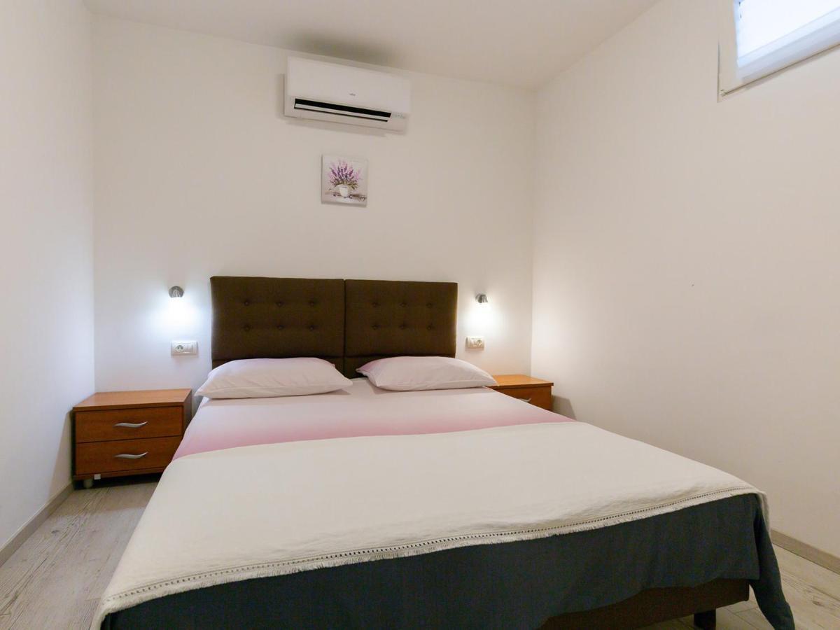 Amoroso Apartment 200M From Sea Porec Esterno foto