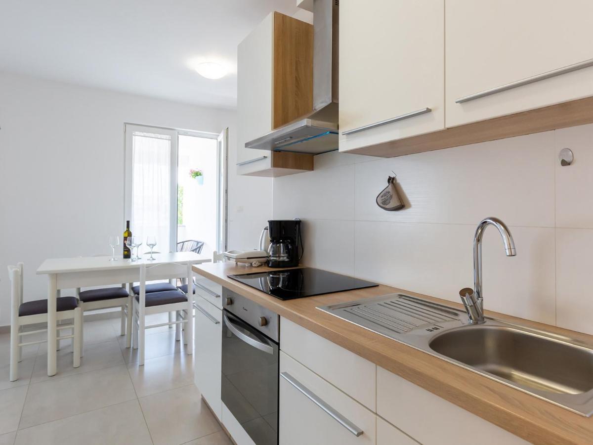 Amoroso Apartment 200M From Sea Porec Esterno foto