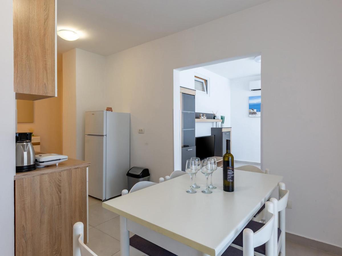 Amoroso Apartment 200M From Sea Porec Esterno foto
