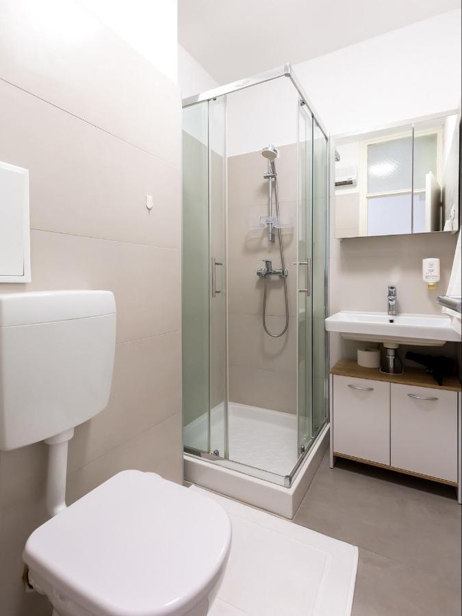 Amoroso Apartment 200M From Sea Porec Esterno foto