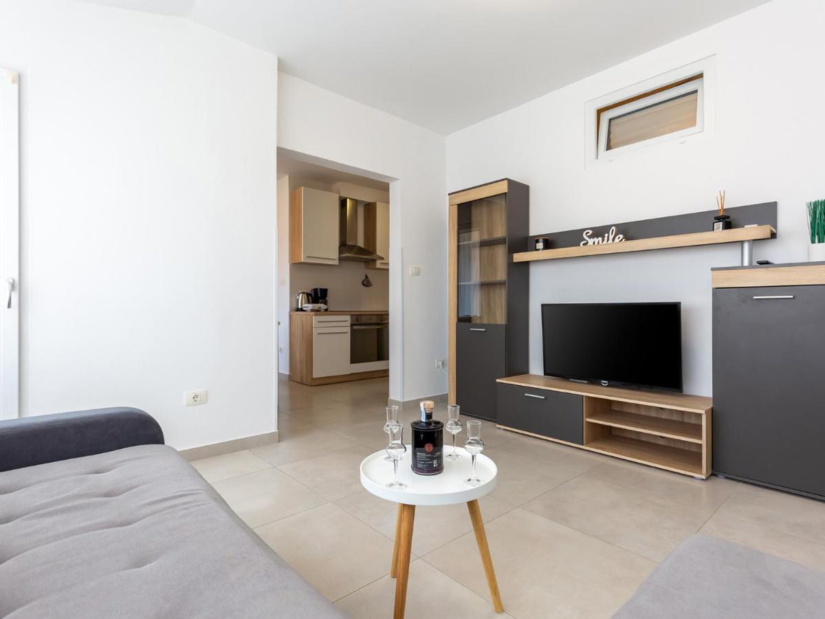 Amoroso Apartment 200M From Sea Porec Esterno foto