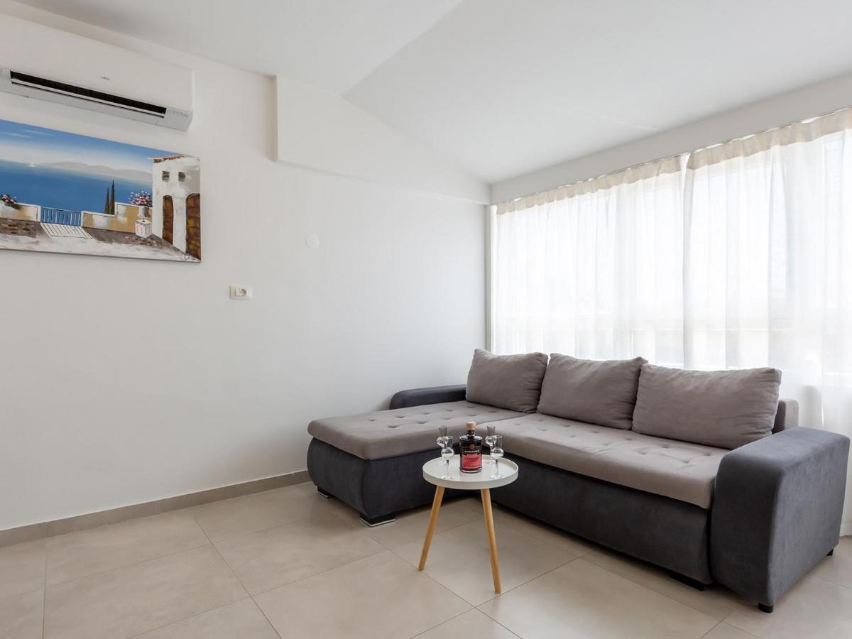 Amoroso Apartment 200M From Sea Porec Esterno foto